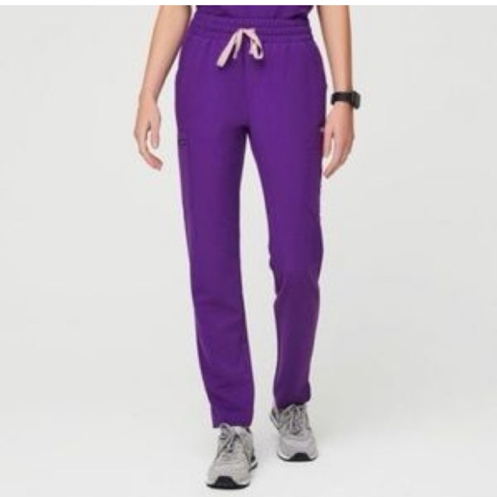 Women's Figs Magic Purple High
Waisted Yola Scrub pants M/T